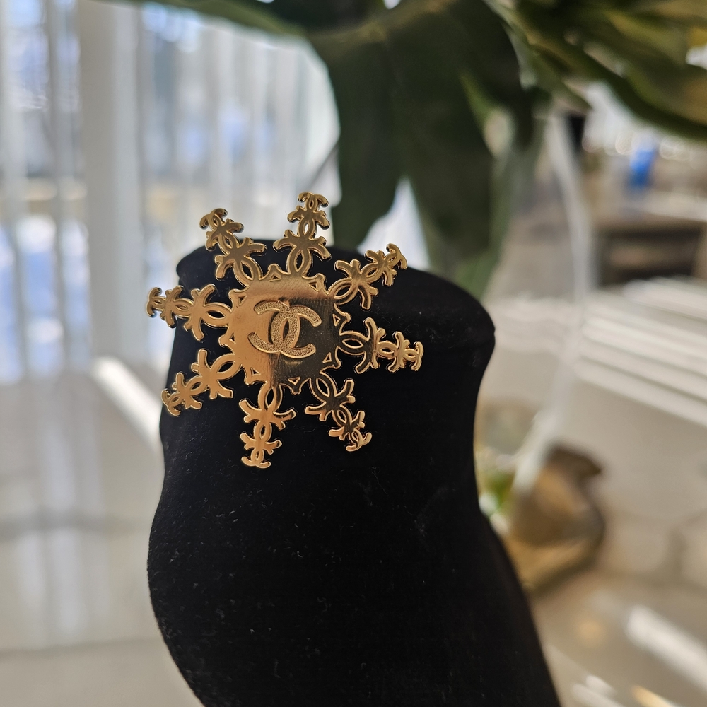 Chanel Beaute Snowflake Brooch - Gift With Purchase